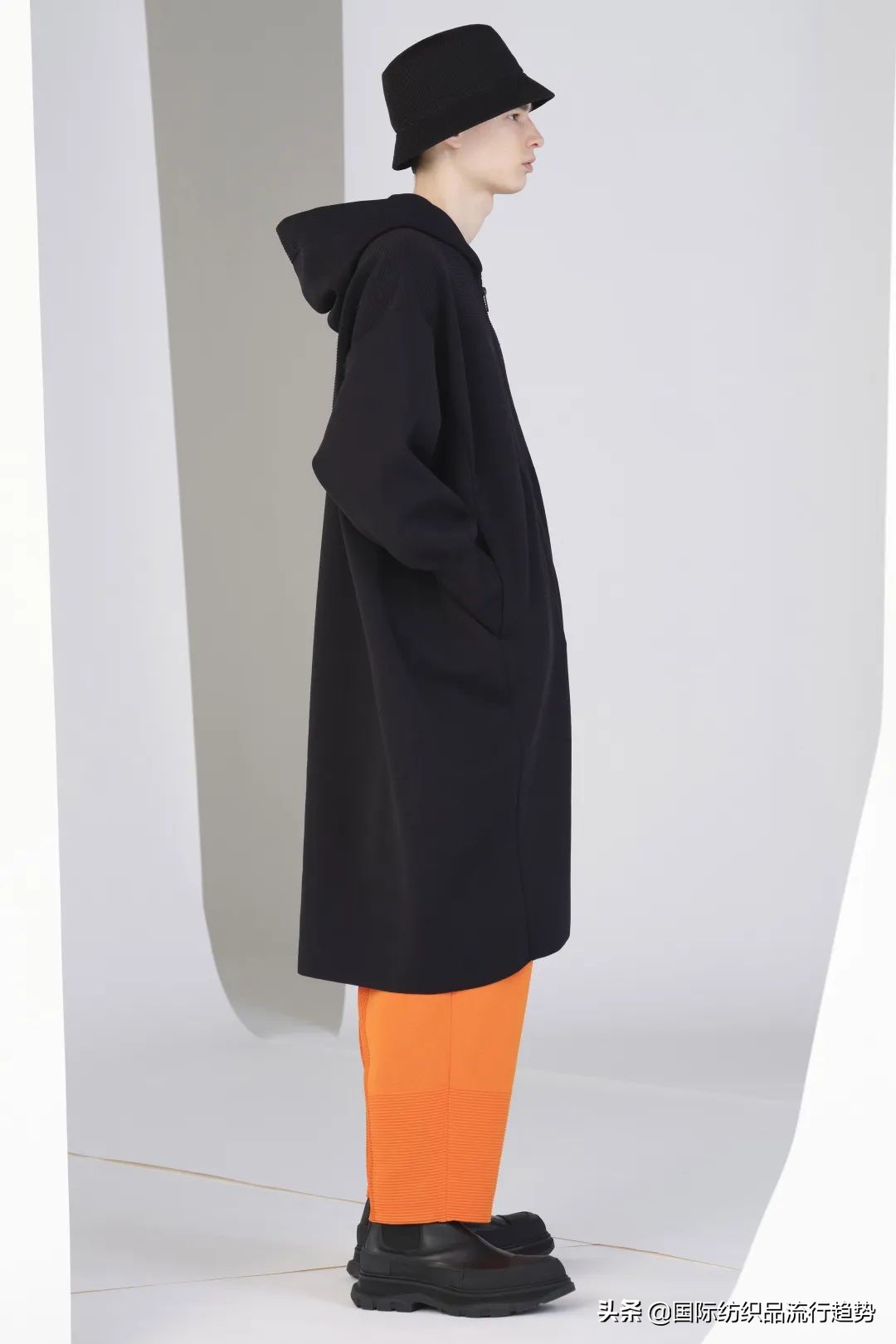 把服装当作思想的容器！看高桥祐介将美学融入到针织艺术中