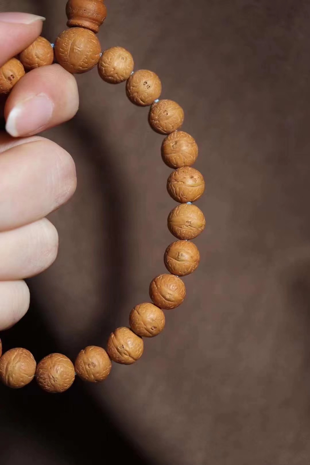 戴便宜的手链对身体有害吗,戴便宜的手链丢人吗