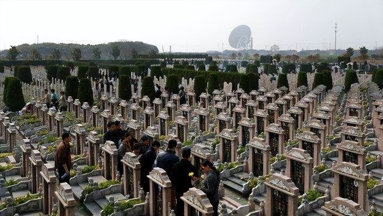 住宅小区曾经有坟场有影响吗,小区专门放骨灰的房子