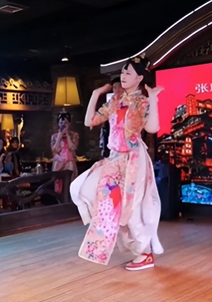 草根网红怎么样了,曾经红极一时的网红人设崩塌