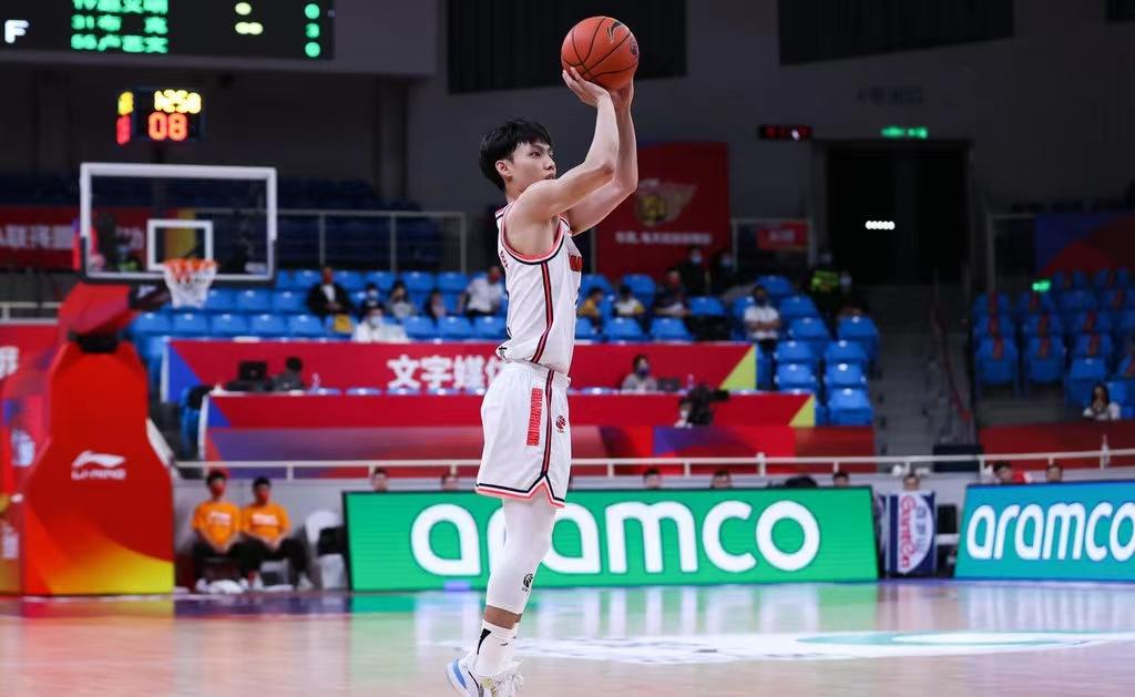 追风少年曾繁日杜锋,杜锋重返广东队2018