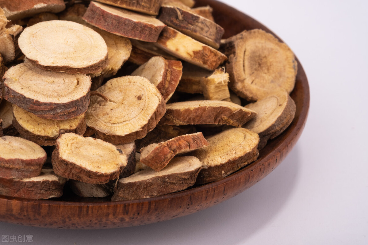 胃食管反流胸骨痛吃什么药,吐酸水烧心打嗝咋回事