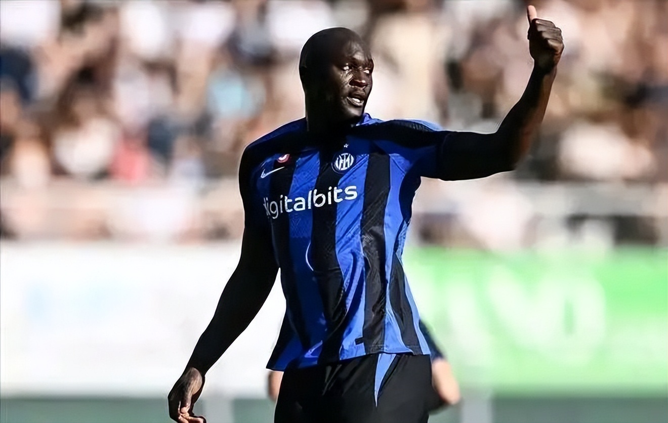 卢卡库小时候喝牛奶,卢卡库喝兑水牛奶