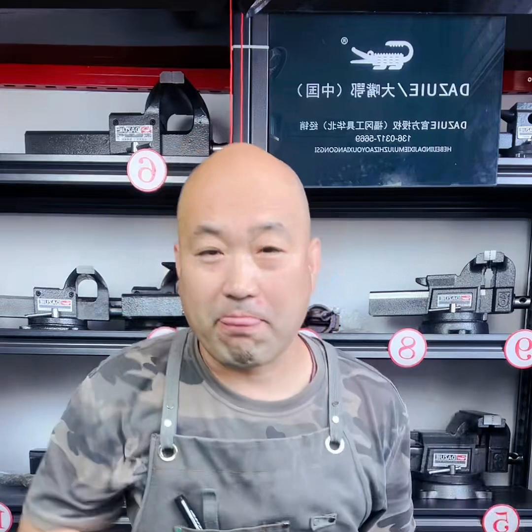 大型老虎钳台钳,大嘴鳄牛角台虎钳