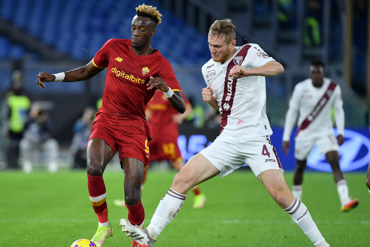 穆里尼奥被针对石锤了？5分钟超长VAR取消必判点球