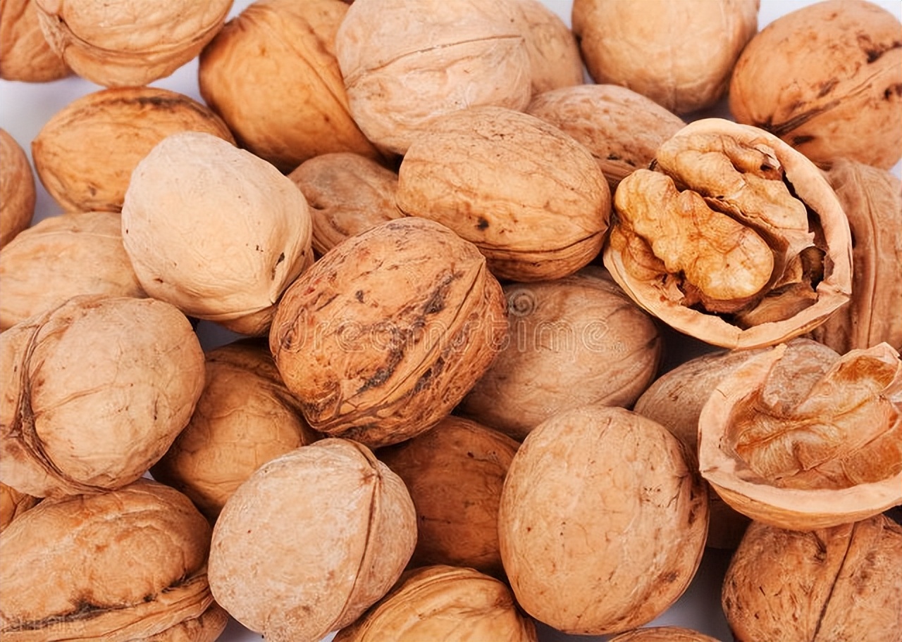 女性内分泌失调满脸爆痘怎么调理,女人内分泌失调脸上起斑怎么调理