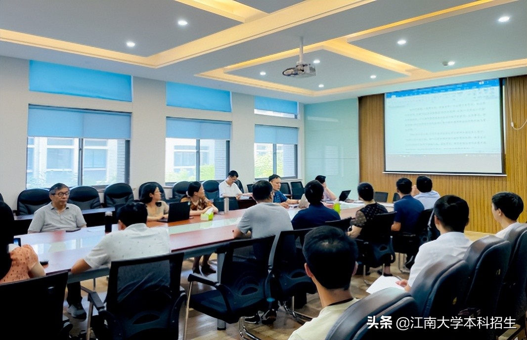 连续三年就业率低,近几年报考最火的专业