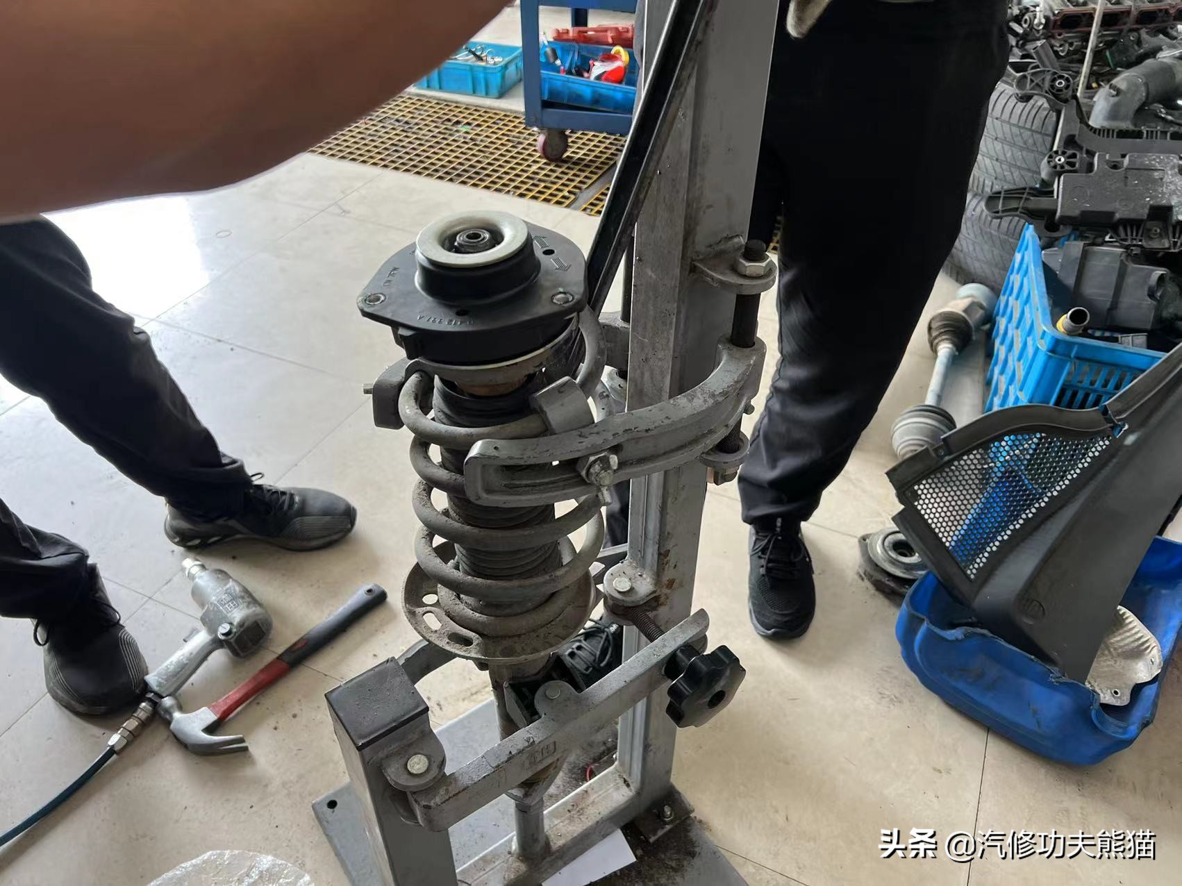 严谨的德国工人钣金修复,严谨的德国师傅修复事故车