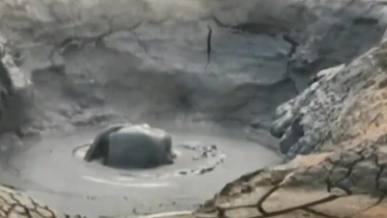 老汉花1200万买羊脂白玉,农村小伙摆地摊2天赚了一万块