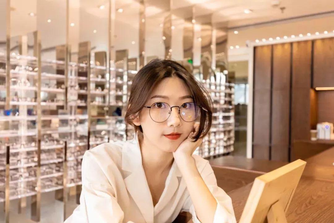 贵州配眼镜既便宜又正规好用,眼镜店600多元配个眼镜多少利润