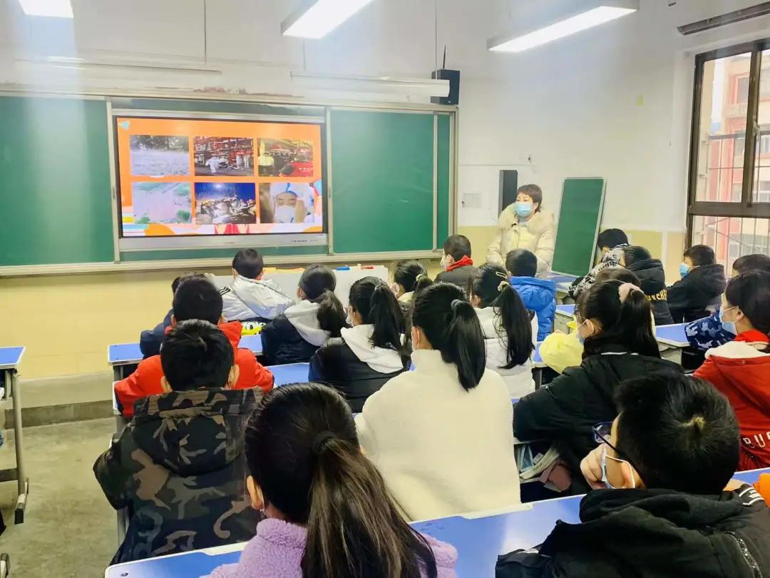 理想扬风帆奋斗向未来—郑州市中原区汝河新区小学开学第一课特写