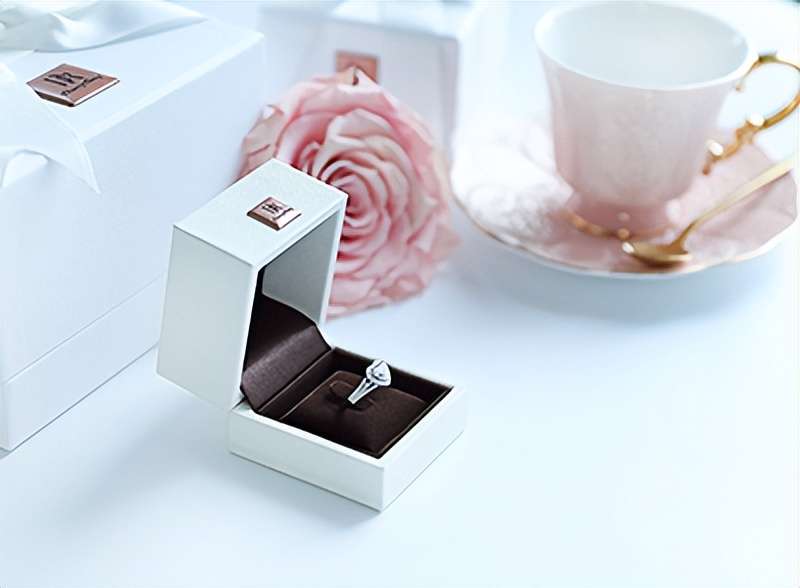 戒指大了怎么办小窍门视频,戒指大了有什么办法可以戴稳