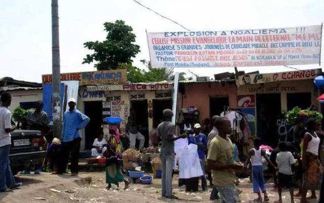 刚果金低收入穿奢侈品的男人,刚果金不吃饭也要穿西装