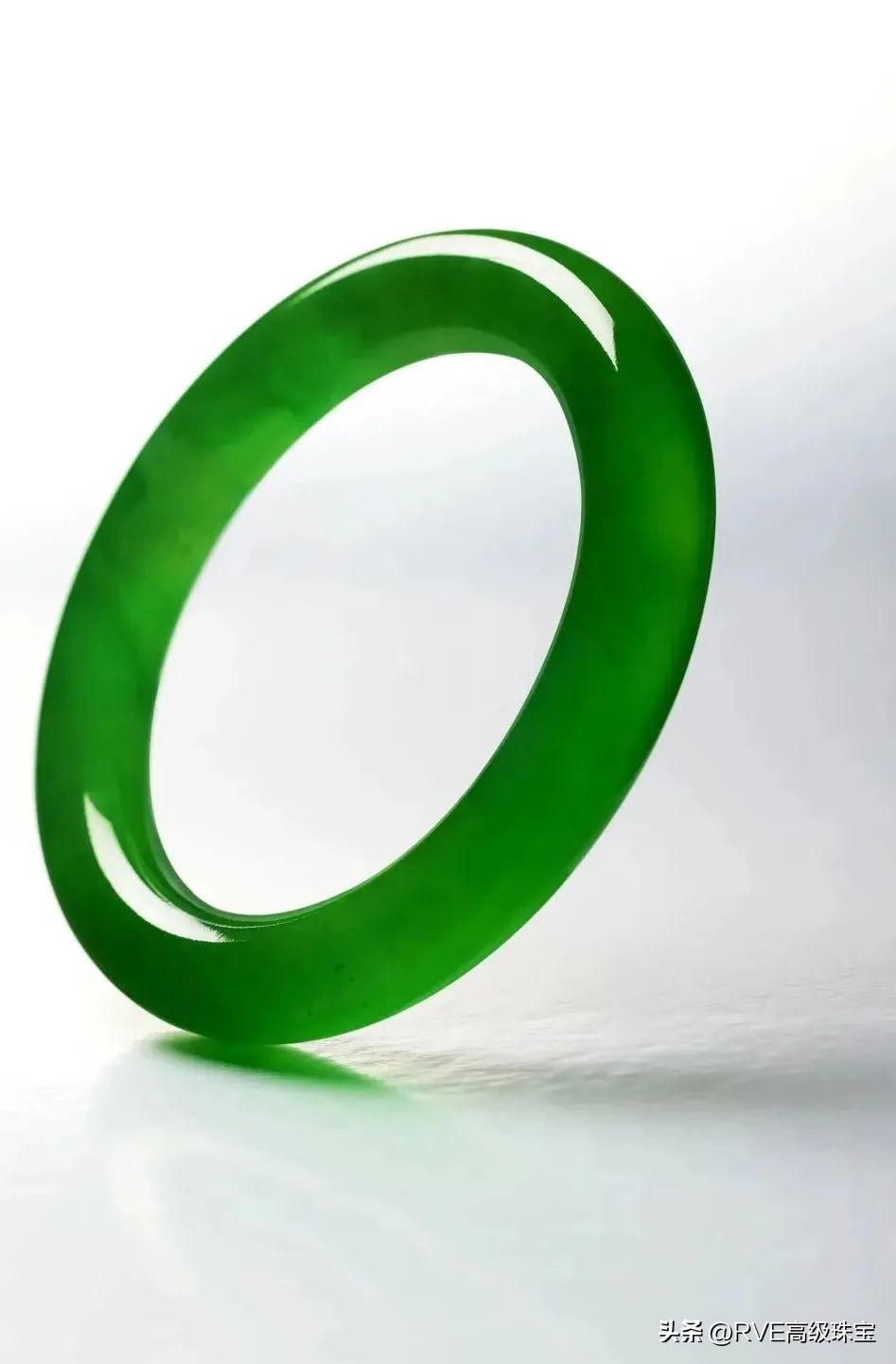 帝王绿手镯翡翠拍卖价格记录图片,6000天价翡翠