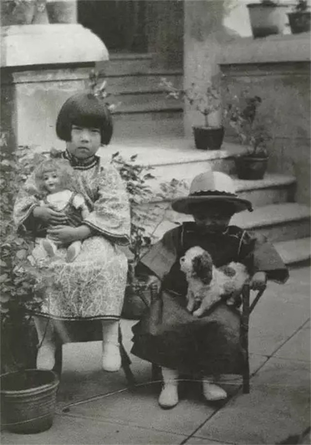 张爱玲为什么嫁给美国难民,如何评价张爱玲和赖雅的爱情