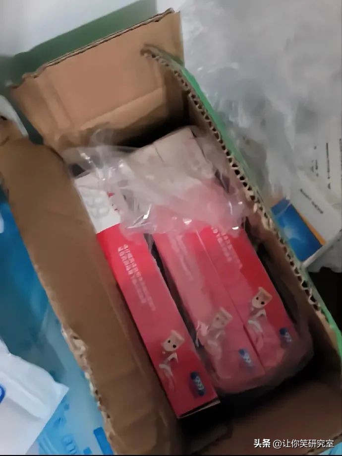 亲嘴时撬不开女票的牙怎么办？哈哈求您别骚了