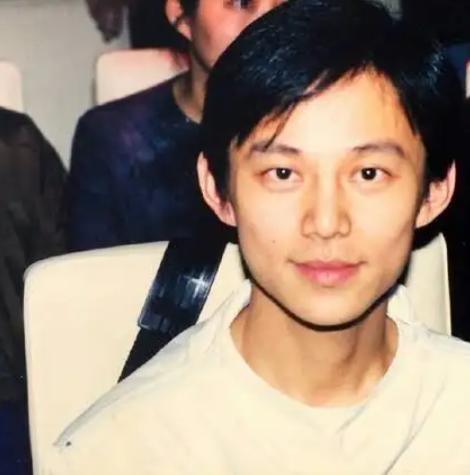 何炅出名前的心酸故事,何炅事件后哪些人对他伸出了援手