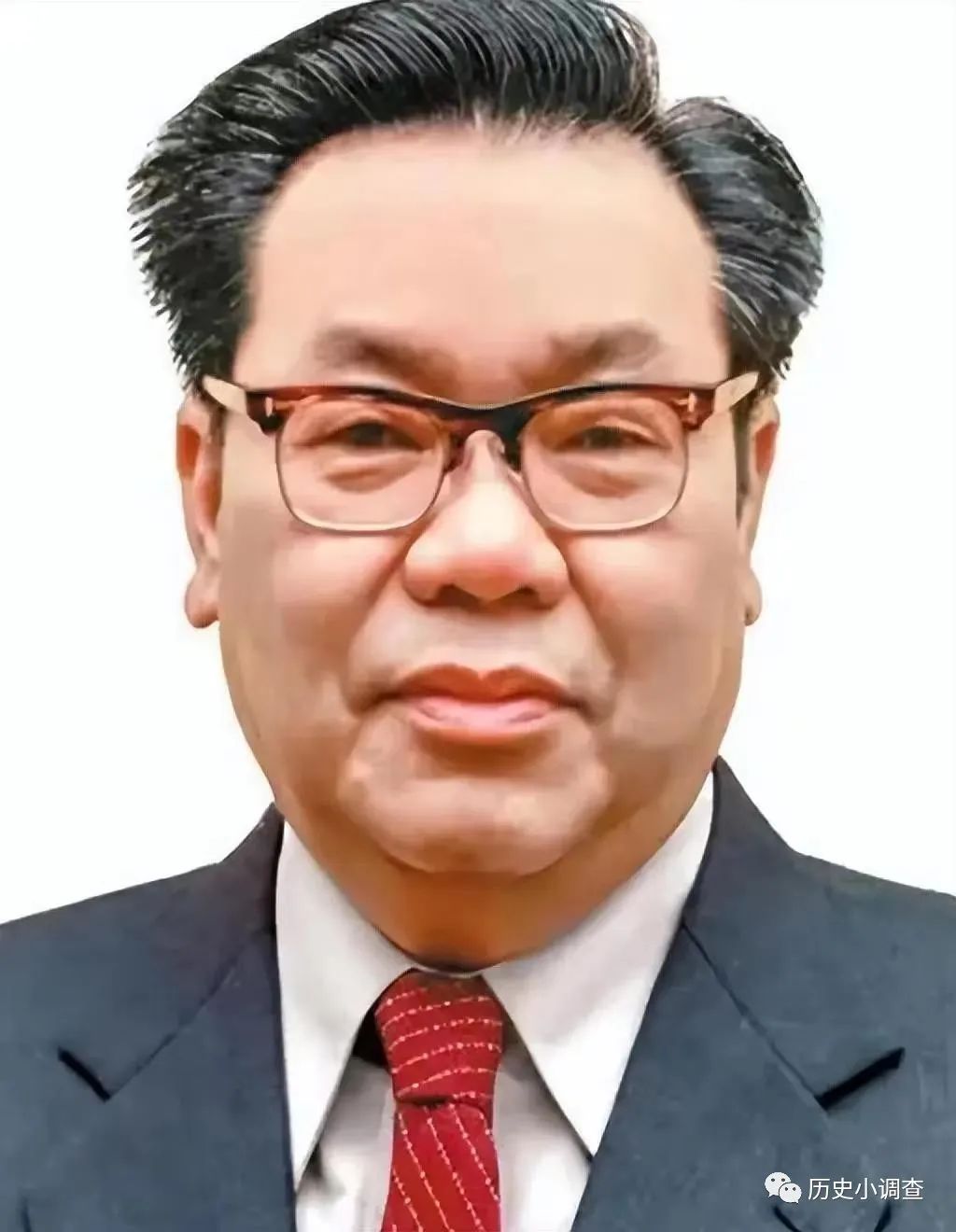 他是国军将领之子，曾担任云南省委书记，被当地群众称为“大爹”