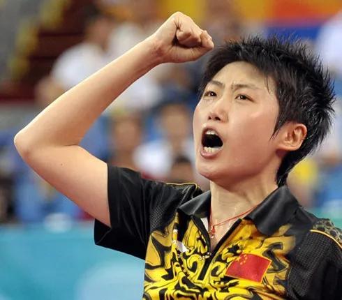 国乒女队王楠,王楠张怡宁女乒团体比赛视频