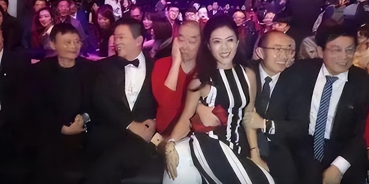 人走茶凉苏芒：封杀唐嫣被章子怡踹掉，毁伊能静婚礼被洪晃暗讽