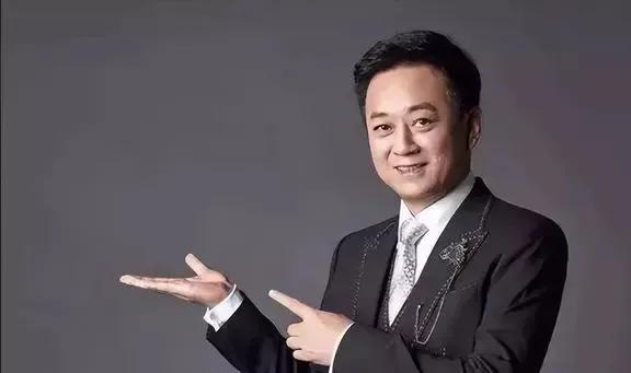 弦子朱军最近新消息,弦子二审败诉后当街宣读的视频