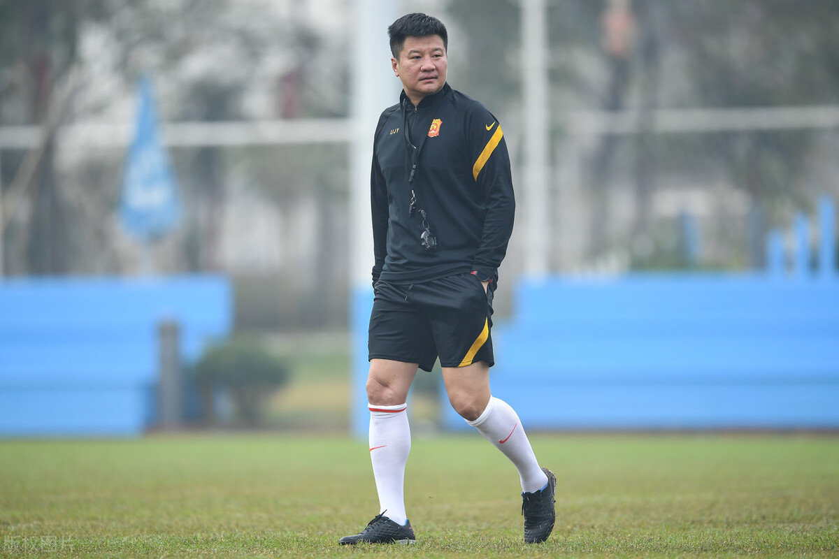 李金羽去国家队还在武汉队吗,李金羽转会至鲁能养伤