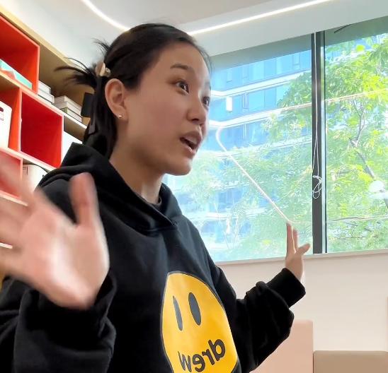 挖呀挖*脑洗**全网！女幼师爆红后辞职当网红，直播1天顶10年工资