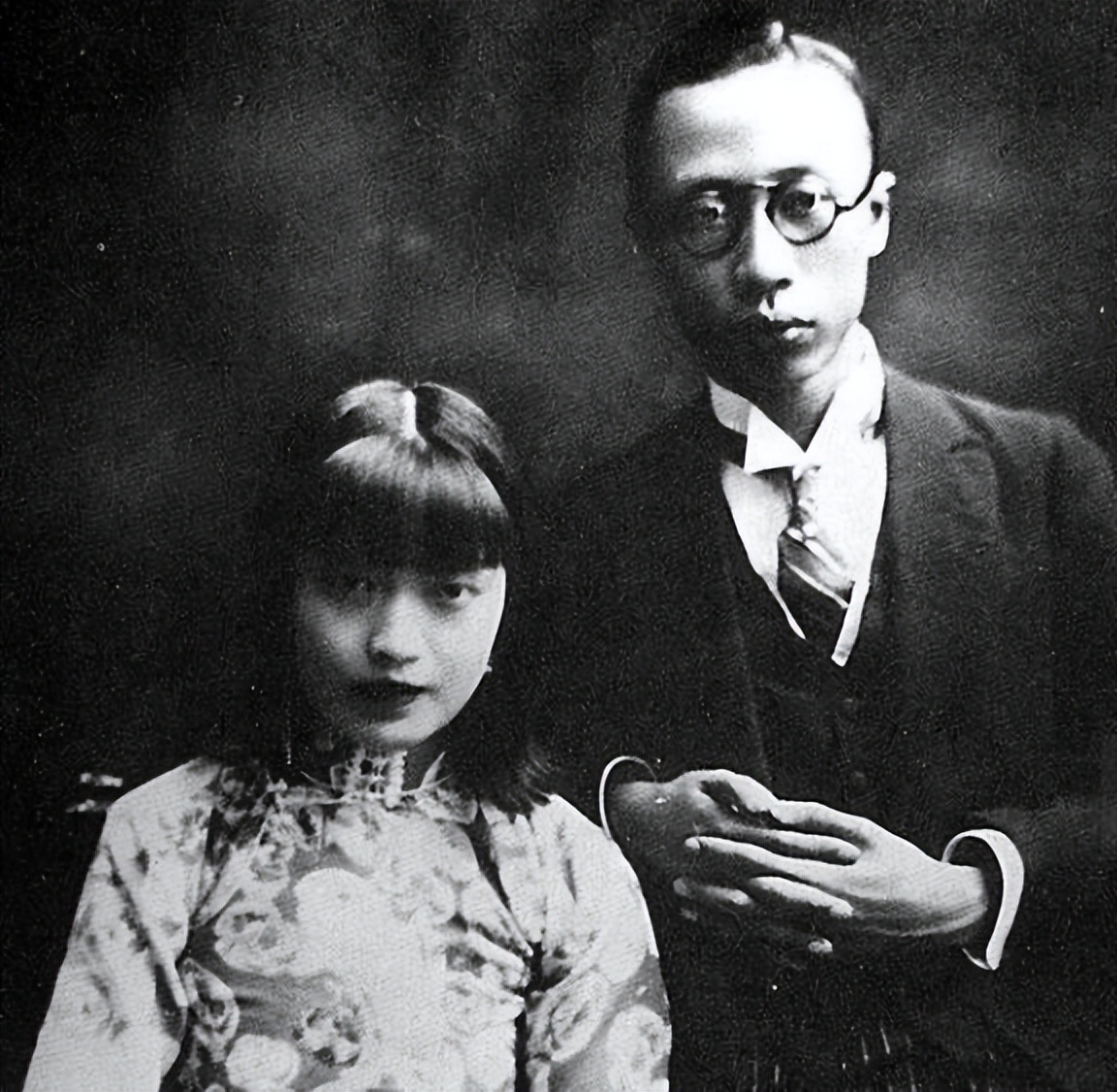 他把皇后的肚子搞大后，皇上竟然给了四百大洋让他走人，心好大啊