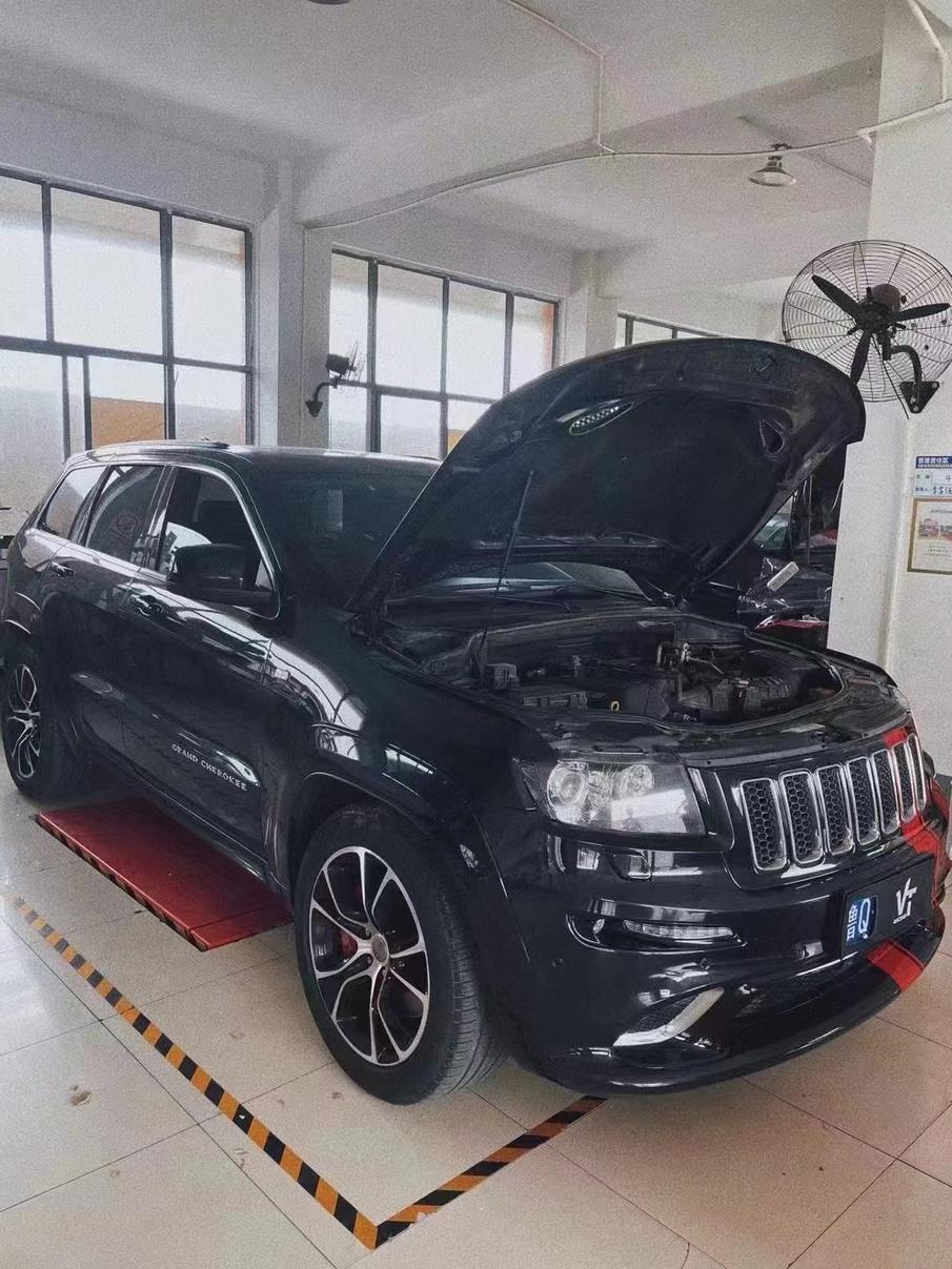 最新大切诺基srt8,最新版大切诺基srt8