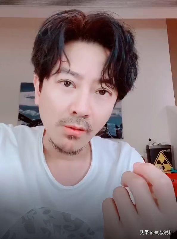 因一句：*鱼岛钓**是中国的，他惨遭封杀20年，如今复出依旧熠熠生辉