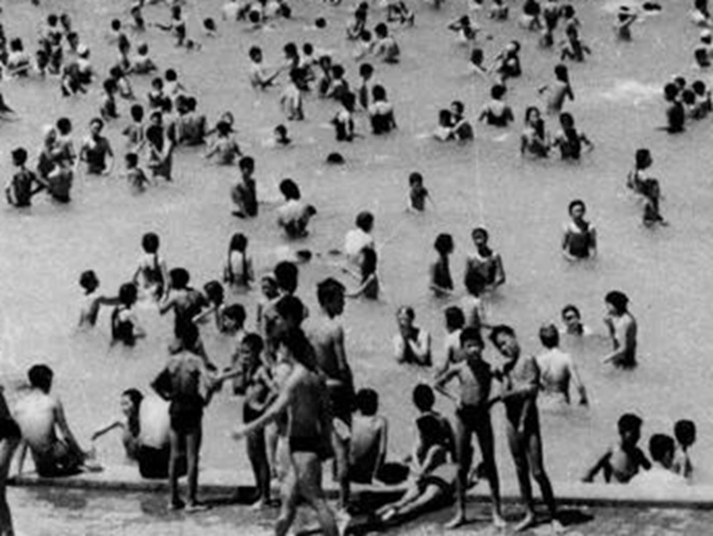 保定五中9：响应号召八中门前游泳，考入深池就靠蛙泳一姿