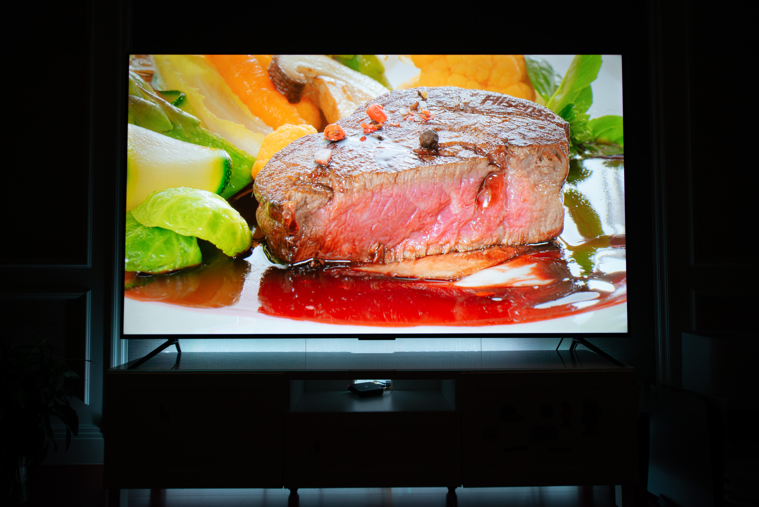 家里电视碎屏了,才让我有机会做了两台7k价位85英寸电视机横评