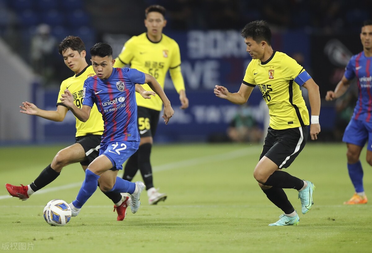 关浩津亚冠染红,恒大小将关浩津染红