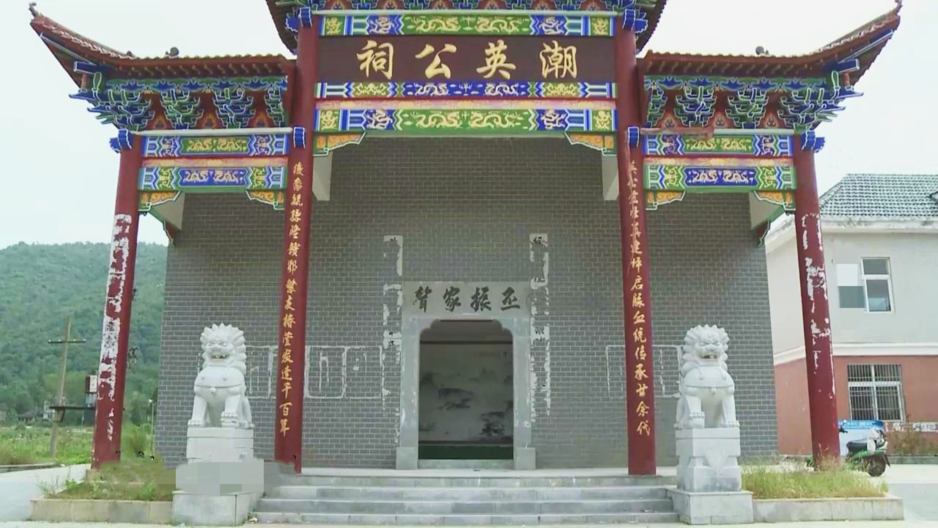 76岁老汉有4个女儿，却要签下认识1个月的男人，给自己当儿子养老