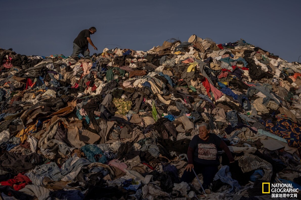 沙漠成了快时尚服饰最后的安息地