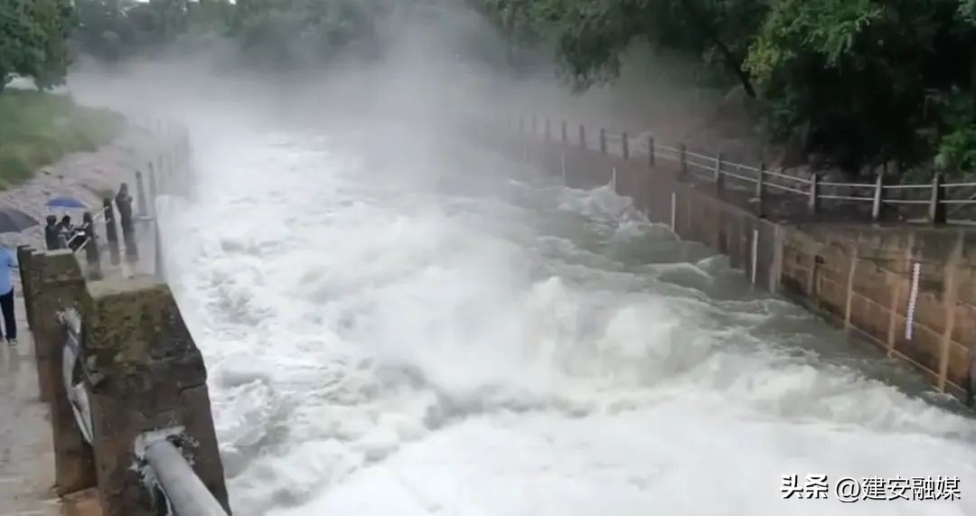 白沙水库开闸泄洪,白沙水库开闸视频