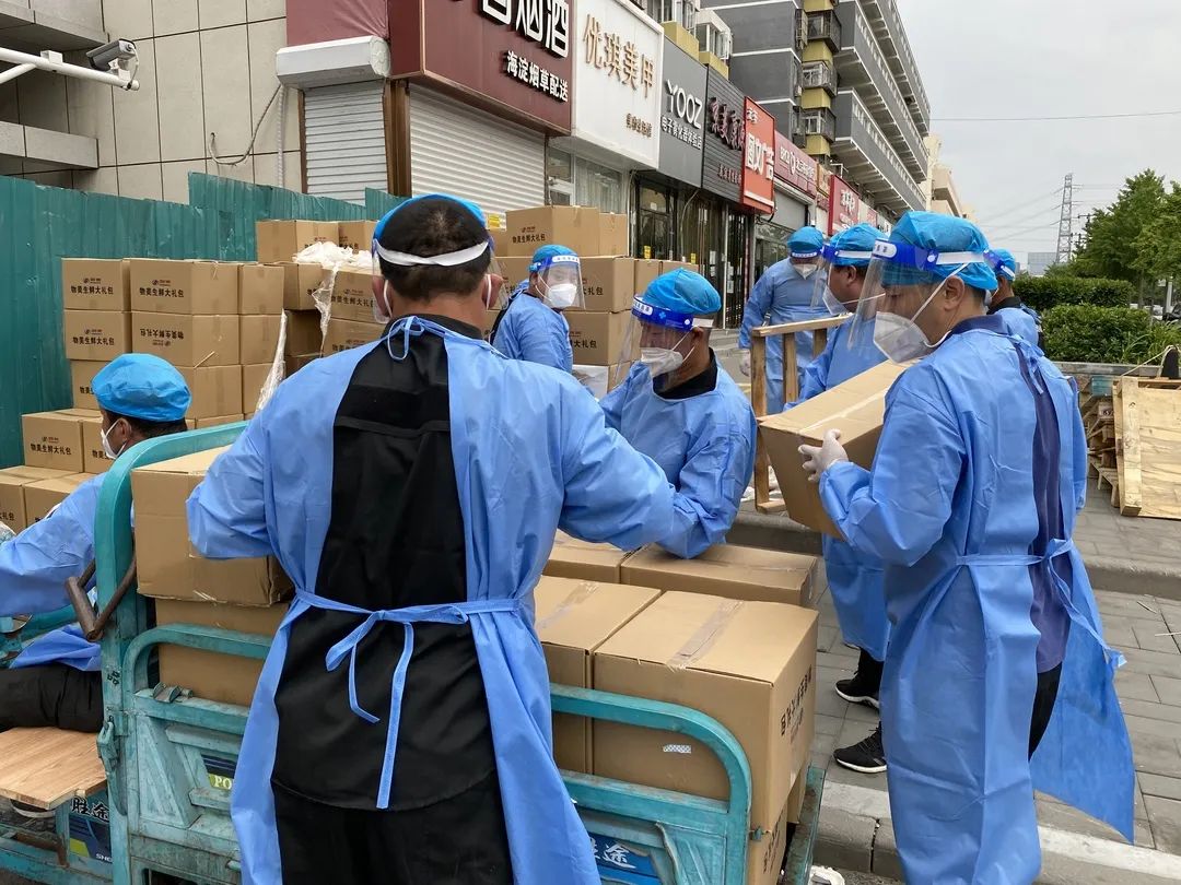 东升镇封管控小区里，暖心一幕幕——