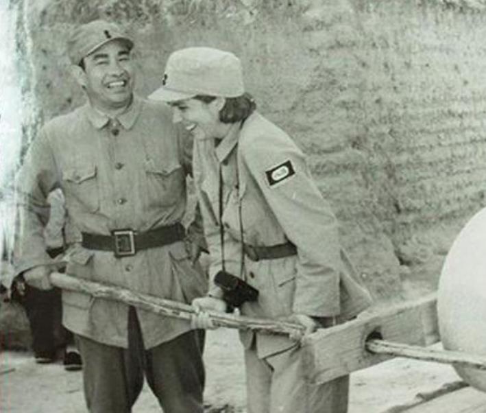 美国记者史沫特,美国记者史沫特莱采访