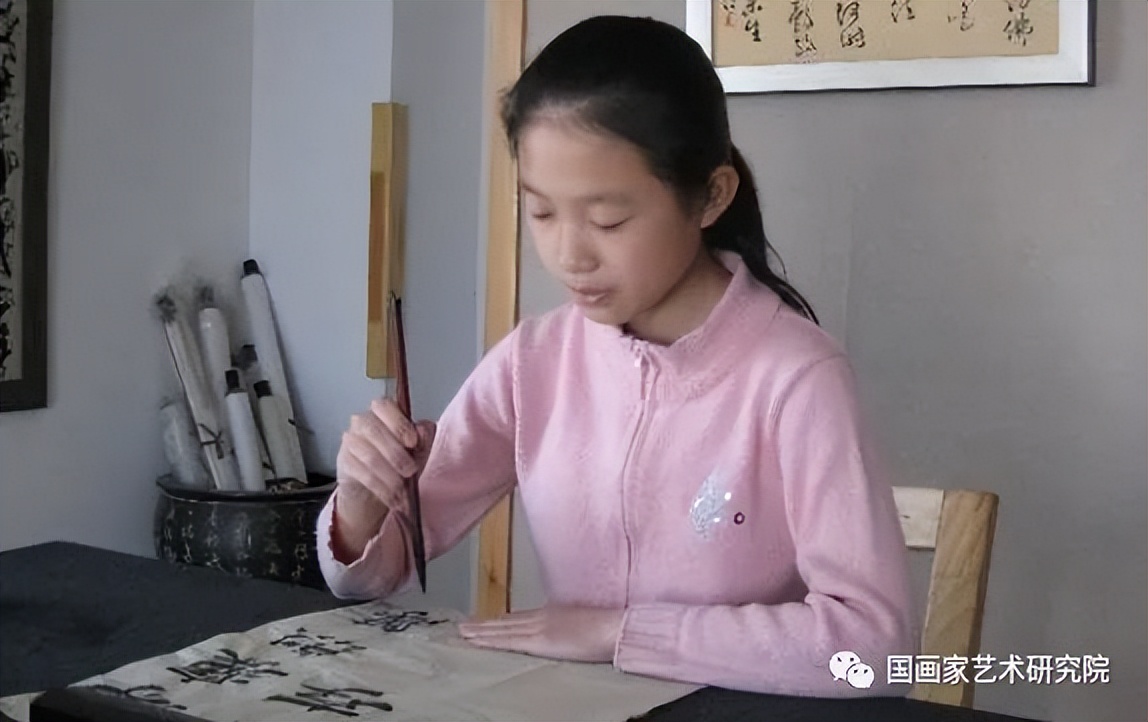 毛笔握笔姿势的正确方法,毛笔握笔方法视频