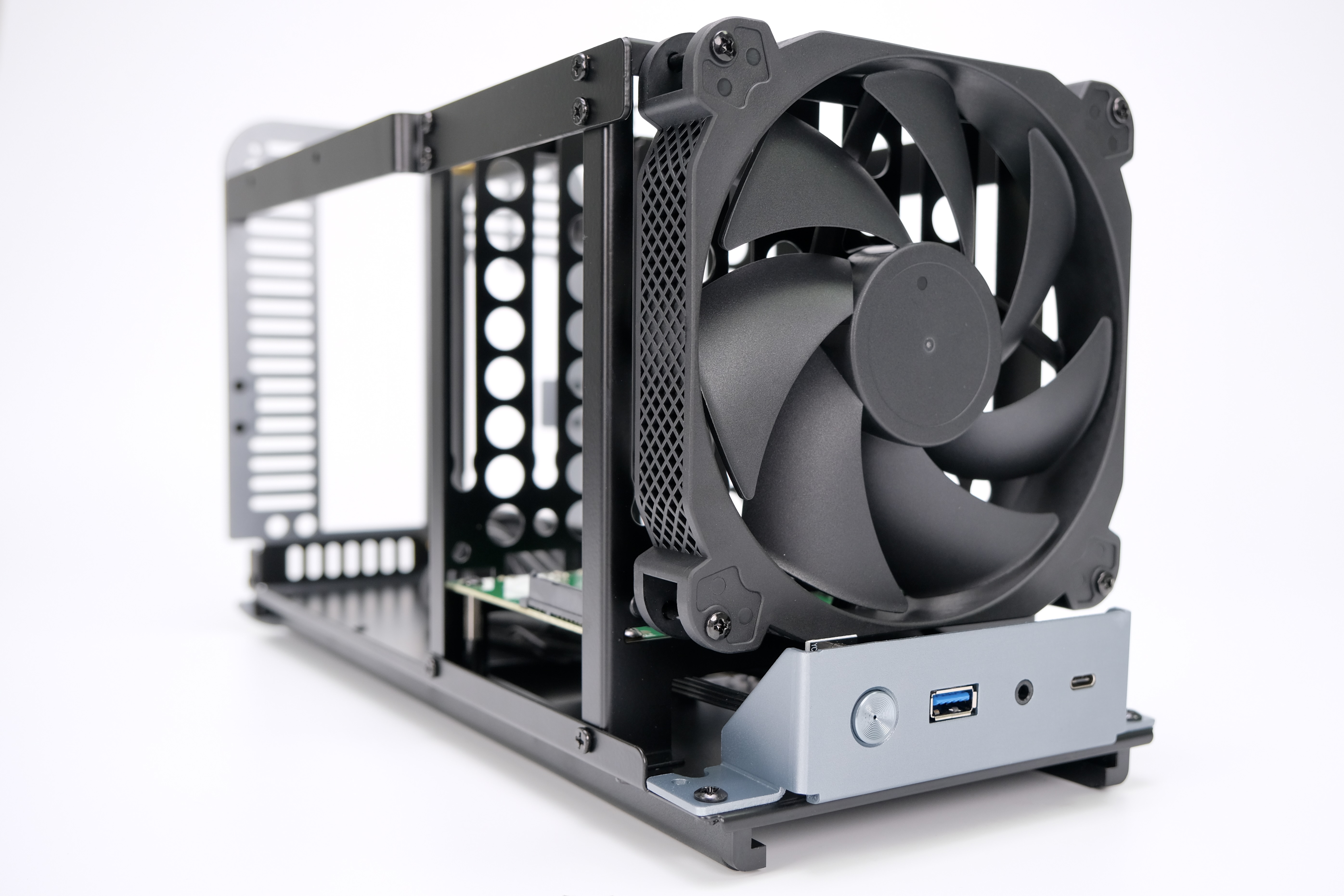 小姐姐的精致城堡!ITX极简风NAS装机纪实