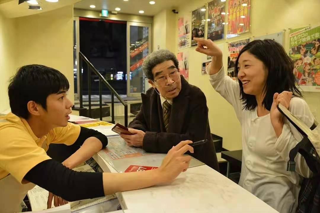 人过五十才明白:兄弟姐妹,不管贫穷还是富贵,都得学会“伪装”