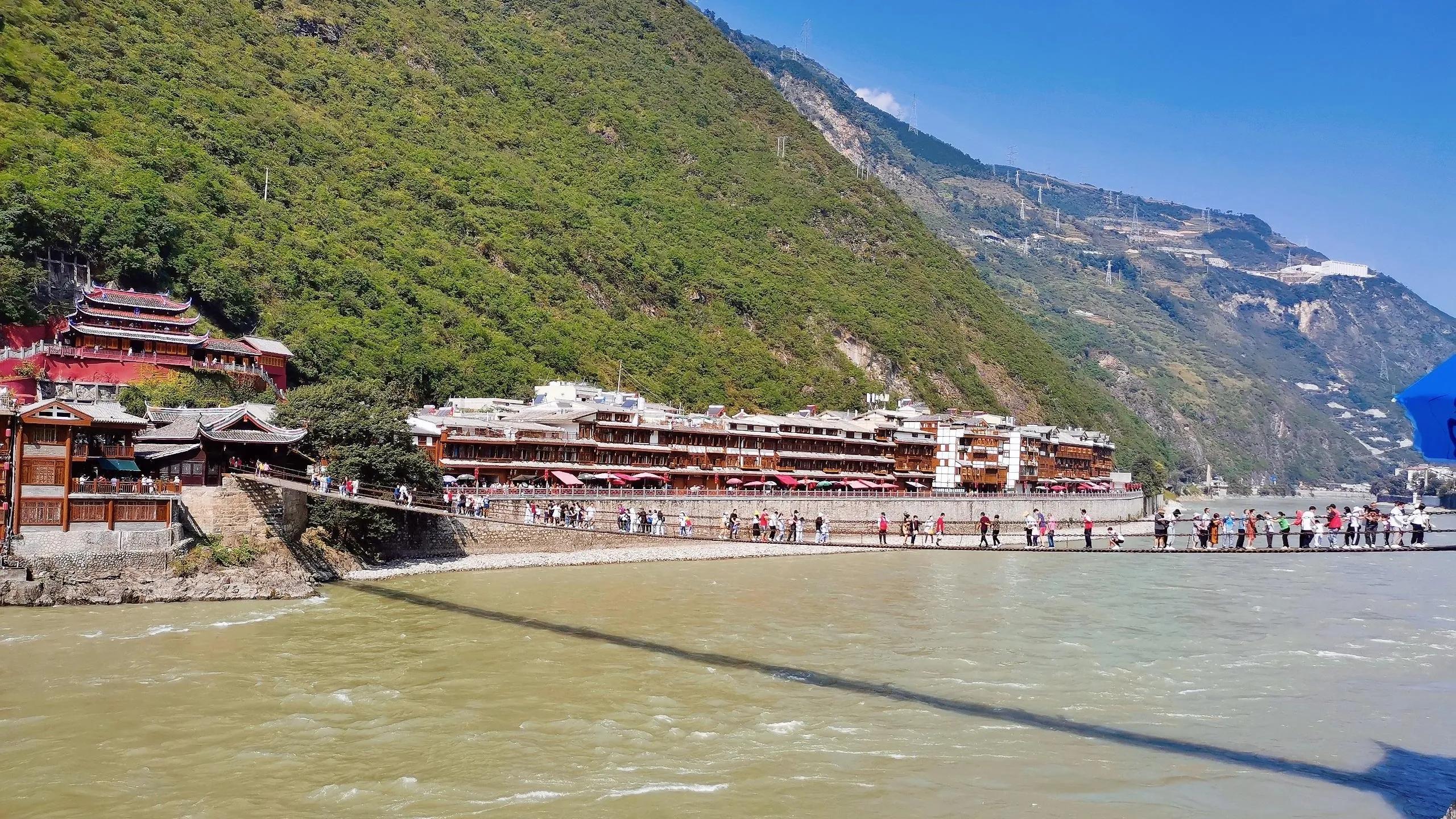 318堵车风景线,四川318国道沿途风景视频