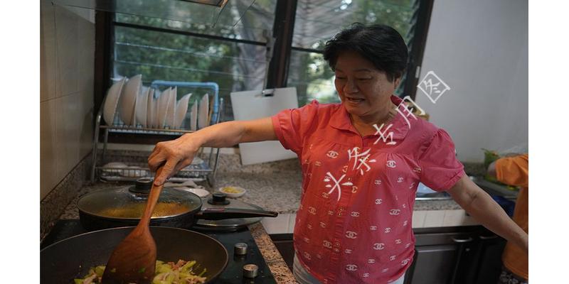 十一岁男孩应不应该跟父母分床睡,男孩几岁不能和母亲一起睡