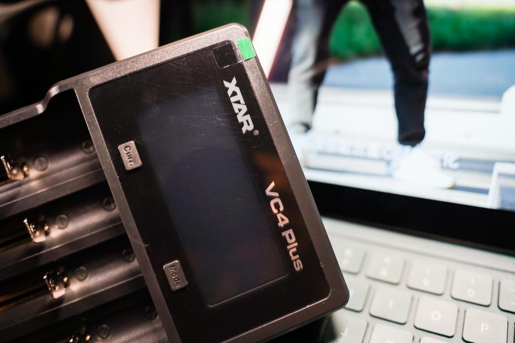 xtarvc4充电器评测,xtarvc4plus智能电池充电器拆解