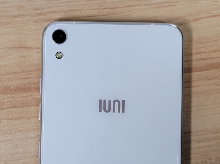 我们测了6台五年前的手机，发现了一些规律