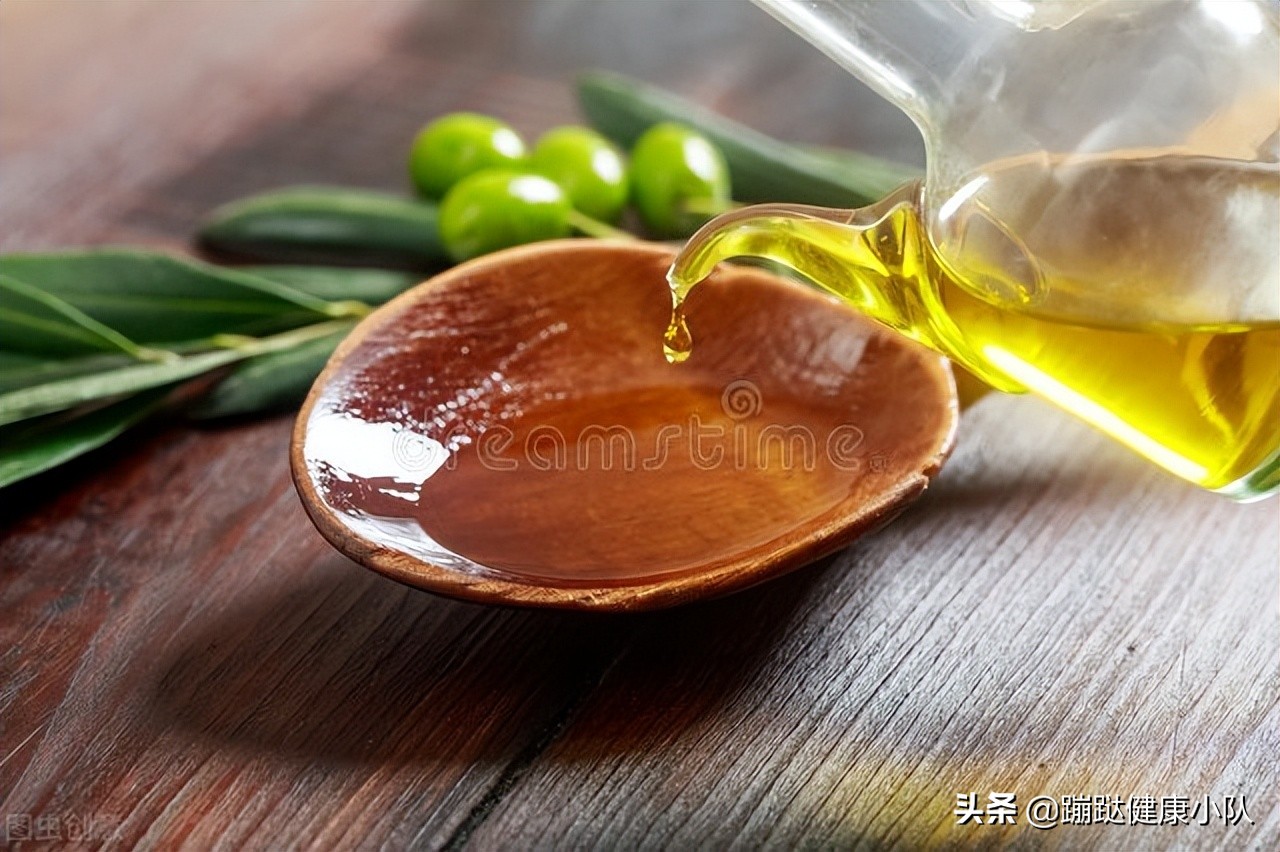 尿毒症女孩被父母抛弃男朋友照顾,19岁女孩尿毒症被亲生父母抛弃