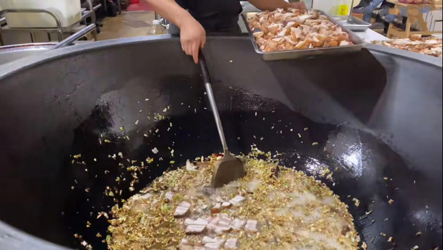 不得不尝的濮阳大锅菜,濮阳三哥大锅菜10元管饱