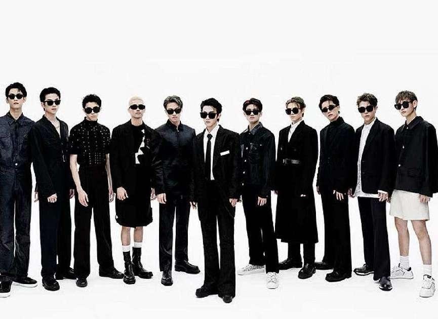 荒唐！演唱会门票炒到2W多，临开场也不降价，现场大片空位！