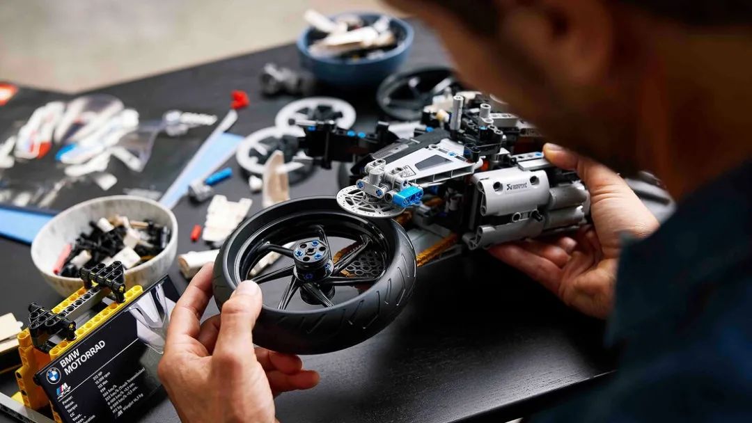 宝马m1000rr为什么那么贵,宝马m1000rr黑武士