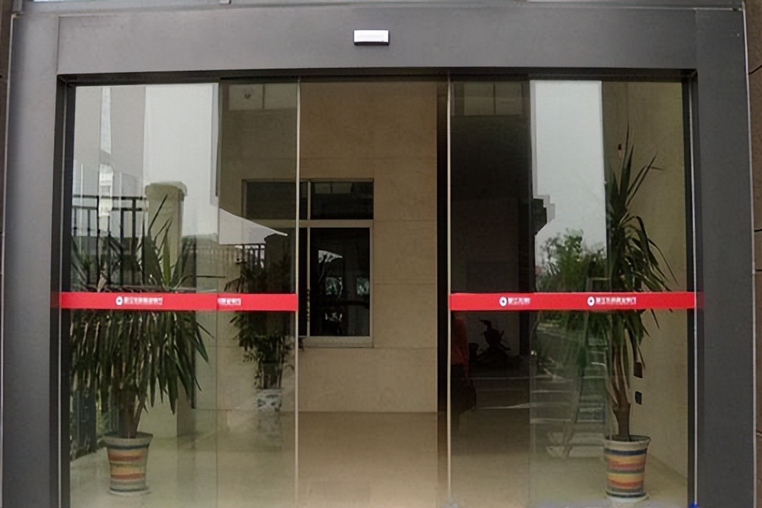 玻璃自动感应移门关不上,玻璃感应门故障维修重庆